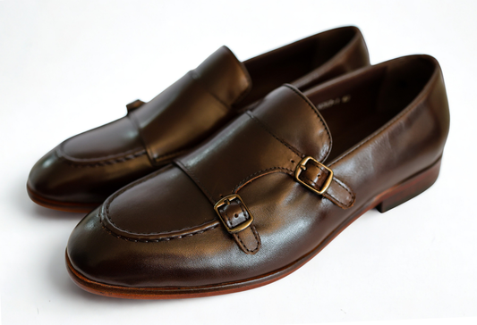 حذاء لوفر جلدي بحزام راهب بني