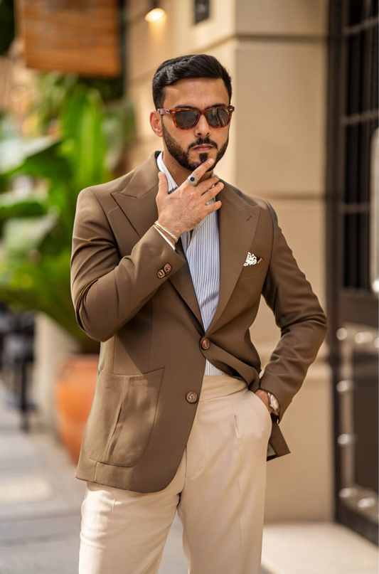 سترة بنية ذات صدر واحد